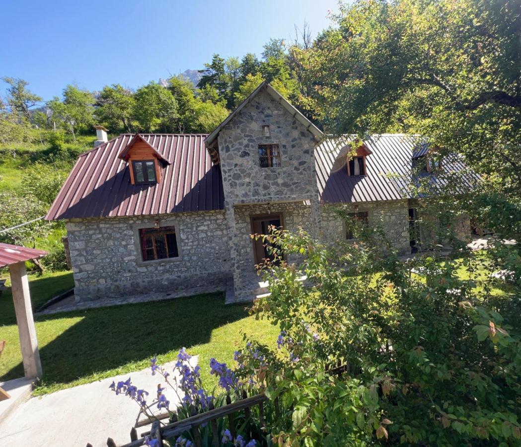 Guest House Gjelaj Theth Exterior foto